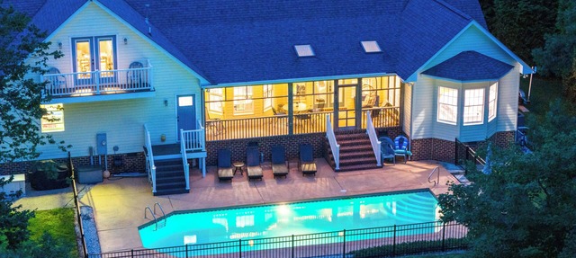 Waterfront retreat w/pool, dock & fire pit in Urbanna. BRING YOUR BOAT! in Urbanna