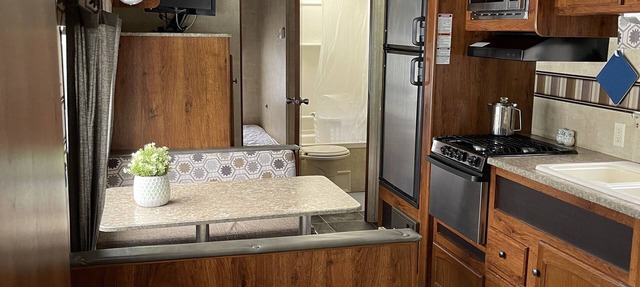 Waterfront RV Accommodation in Blind Bay Resort on Shuswap Lake Beach in Blind Bay
