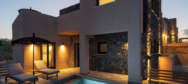 Where luxury meets the magic of Santorini, with a private pool and private spa! in Kamari