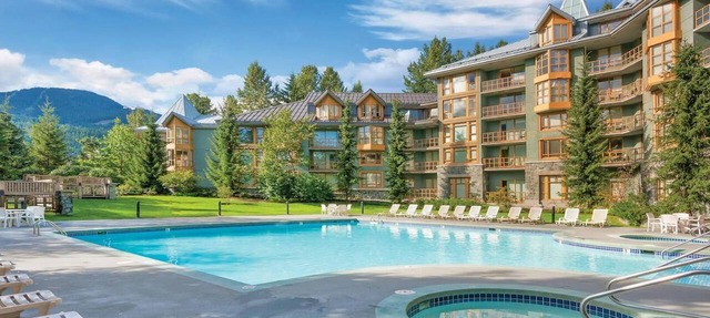 Whistler Village Escape Near Ski Lifts with Hot Tub & Spacious 1BR Suite in Whistler