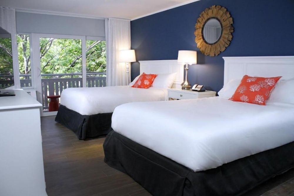 Marathon Resort | Your Home Away From Home! Free Parking and Bike Rental, Tennis Court, Hot Tub