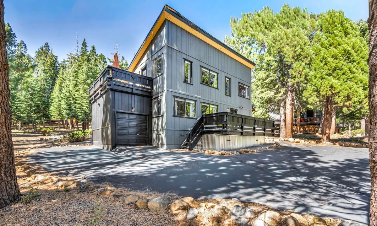 Truckee Cabin | The Owl House | A Playful 70s Tahoe Donner Escape