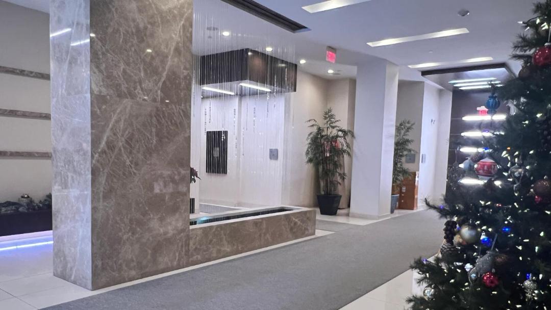 Willowdale House | Home stay - Room with Yonge Street view and 3 Star Hotel Amenities