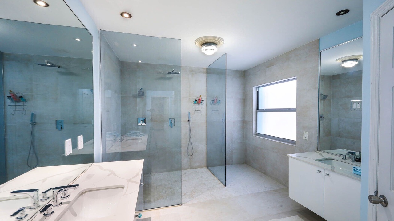 Photo of Bathroom in Leeward Settlement