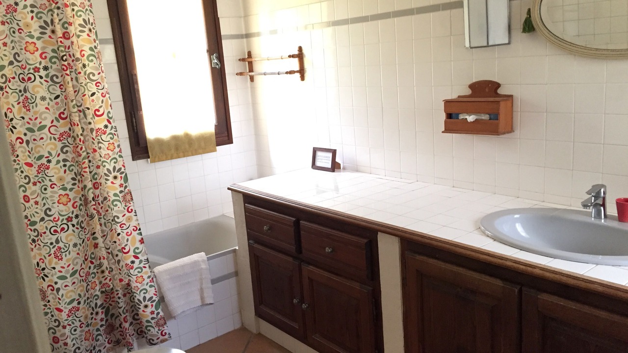 Photo of Bathroom in Entrecasteaux