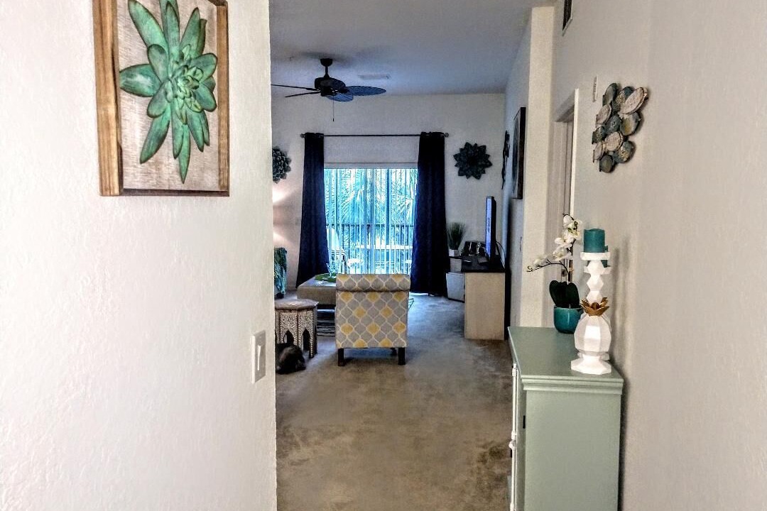 Photo of Livingroom in Bahama Bay