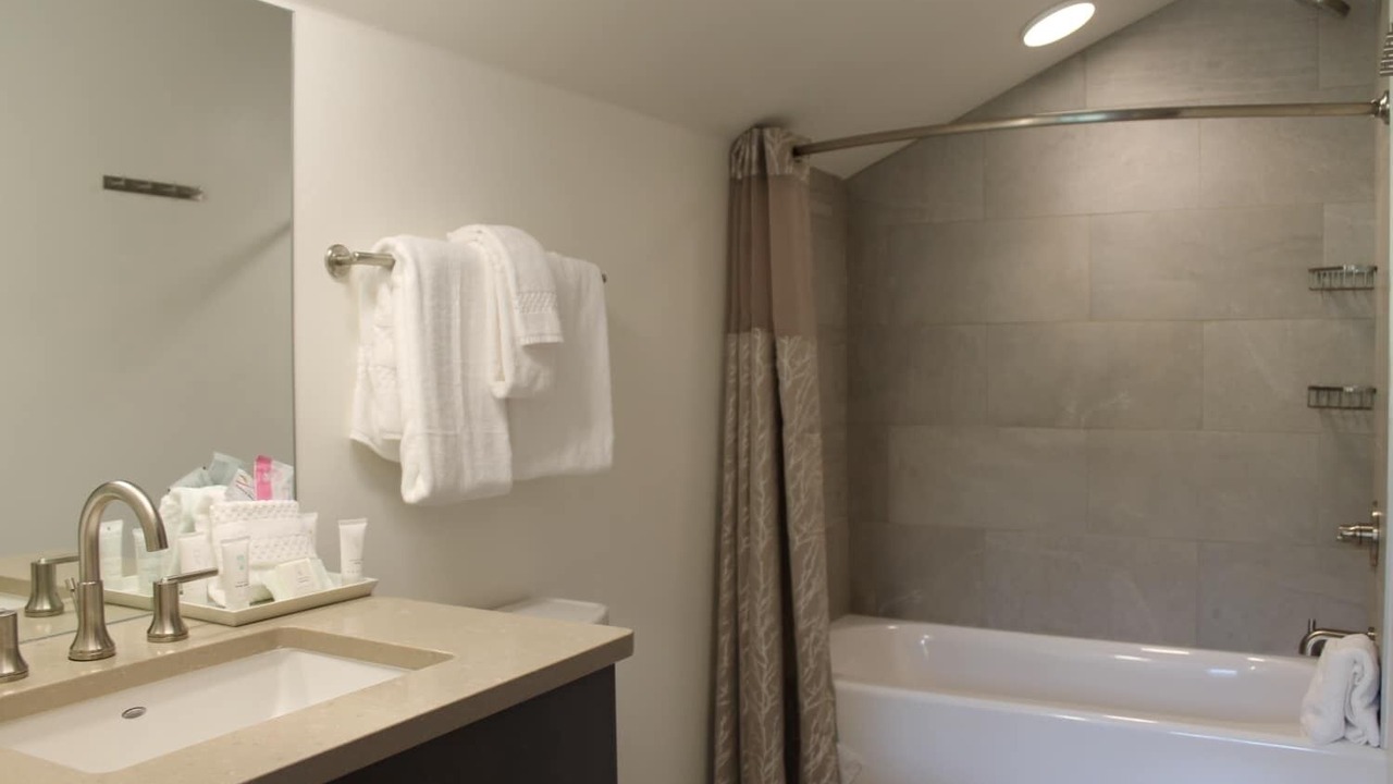 Photo of Bathroom in Peak 8