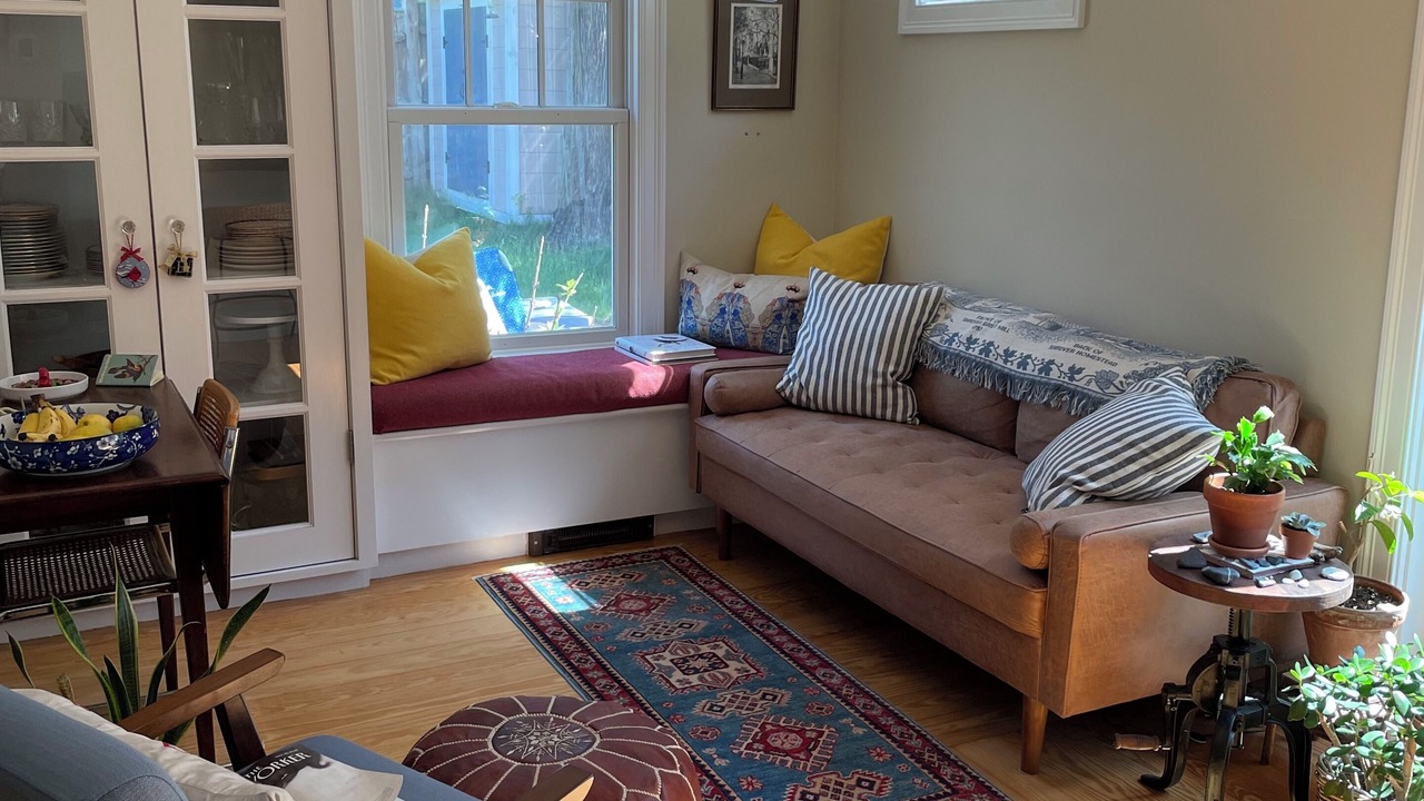 Photo of Livingroom in Prides Crossing