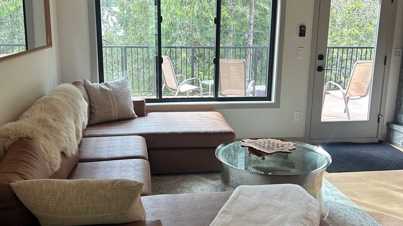 Photo of Livingroom in Whistler Creekside