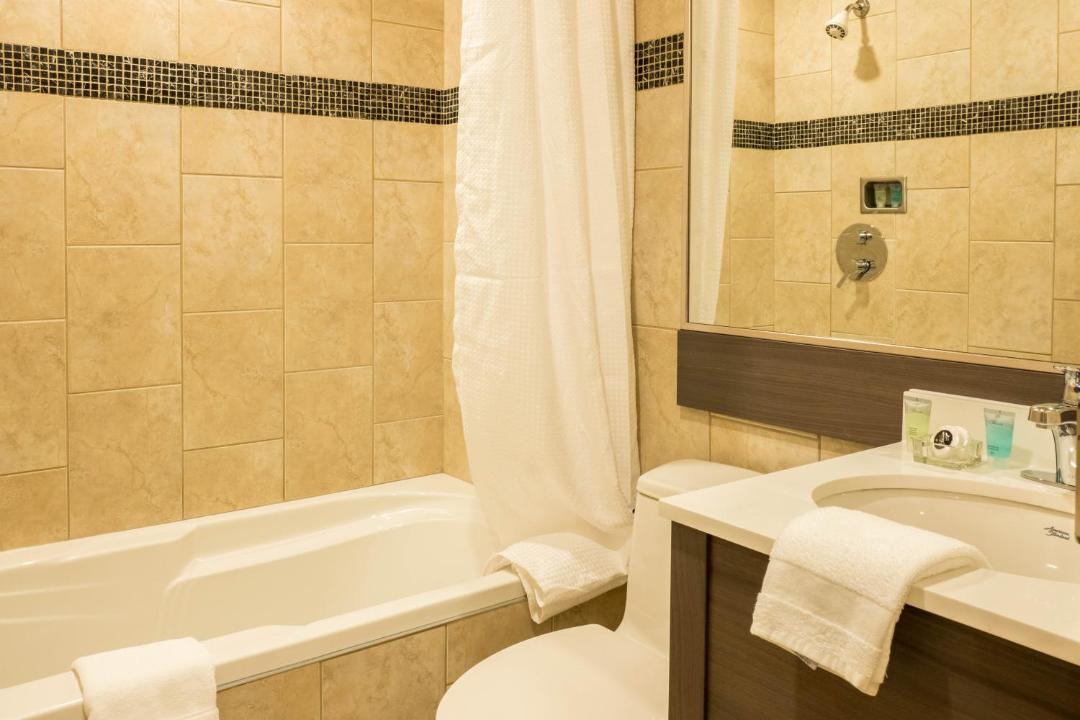 Photo of Bathroom in Cote-Des-Neiges—Notre-Dame-De-Grace