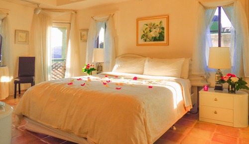 Room (Romantic King with Balcony)