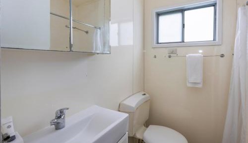Basic Cabin - Sleeps 3 - Dog Friendly