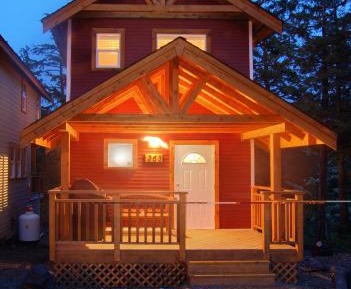 Two Bedroom Cottage F (Waterfront + Hot Tub)