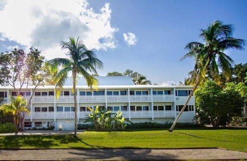 Marathon Resort | Better Choice for your Vacation! 3 Pet-friend Units, Free Parking, Tennis Courts