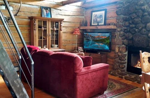 Mesa Cabin | Timeless Mesa Hideaway 2 Bedroom Cabin