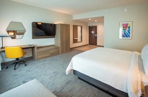 Ferry Pass Hotel | Holiday Inn Express & Suites Pensacola Airport North – I-10 by IHG