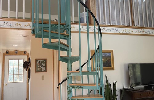 Lucerne Cabin | Cozy country Cabin on the Big Horn River, 7 miles from Hot Springs.