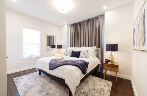 Everett Apartment | Boston Luxury Home, Free parking, 5 mins to the Casino, 10 minutes to airport.