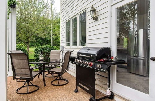 Spring Hill House | Colonial Manor ~ Newly Improved ~ CLEAN ~ Family Estate ~ Easy 30 min drive to Nashville or Franklin