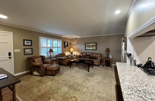 Columbia House | Britton Farms Guest House with gated entry and in-ground pool & MANY NEW UPDATES