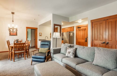 Mammoth Lakes Resort | Beautiful 2 BR/3 BATHS.TOP of the Grand Sierra Lodge!