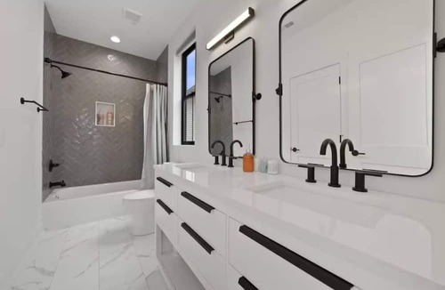 Italian Village Apartment | Jungle House Premier Residences – Downtown Columbus & Short North