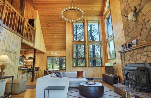 Purgatory Cabin | Modern 3BR Alpine Cabin, Mtn Views, Deck, Nearby Lakes and Purgatory Skiing