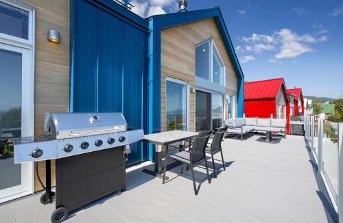 Petite-Riviere-Saint-Francois Ski Chalet | Mer et Mont 1223: Hot Tub & Heart of Charlevoix