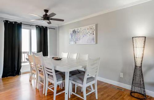 Park East House | 4 Bedrooms and 5 Beds with Game Room Only 5 min Drive to College and Perfect for Family's