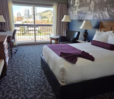 Kelowna Central Business District Hotel | The Royal Anne Hotel