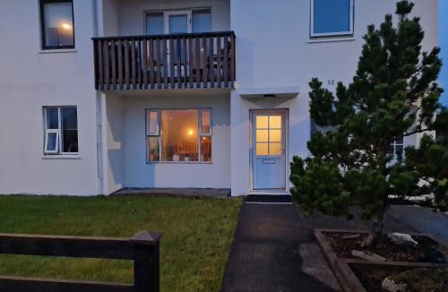 Innri-Njarthvik House | Sól - S12 Guesthouse