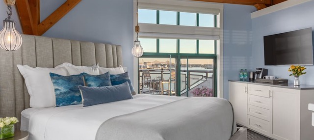 Boston Yacht Haven Inn & Marina in Boston