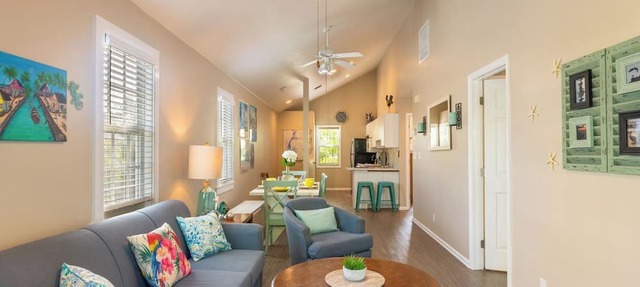 Parrot Perch by Avantstay Old Town Key West w/ Shared Pool Month-long Stays Only in Key West