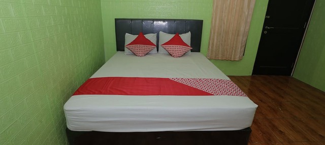 OYO 93021 Kost Dison in Bekasi