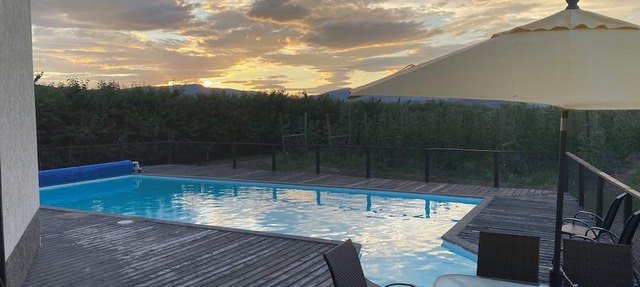 4 bed house, on Orchard with pool! in Kelowna