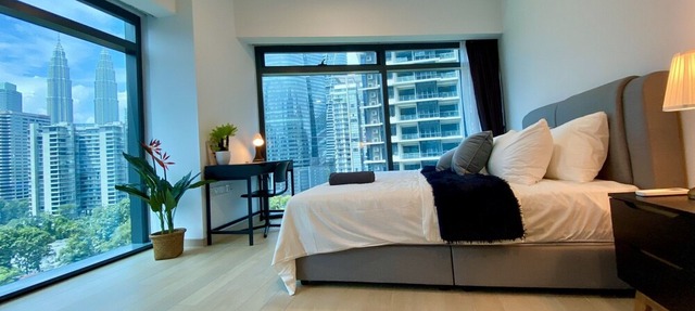 2 Bedrooms, 2 Bathroom Apartment with mesmerizing KLCC view | Sleeps 5 in Kuala Lumpur
