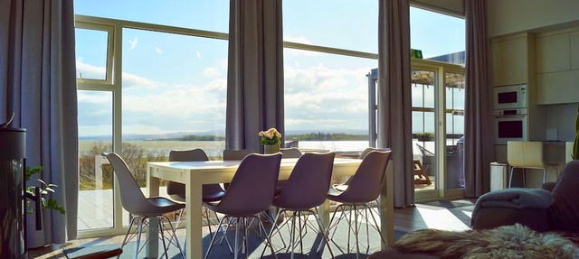 Austurey Lakefront Villa in Bláskógabyggd