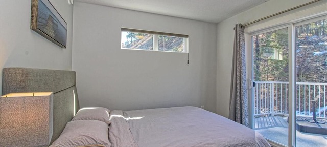 *SPACIOUS-STUNNING-FAMILY AND PET FRIENDLY, SHORT WALK TO MAIN AMENITIES AREA! in Kelowna