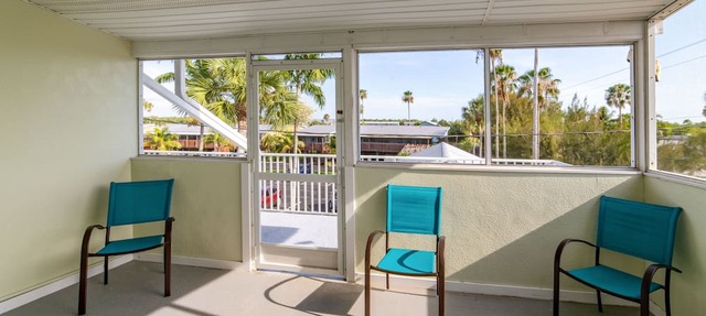 Captain's Table Hotel in Everglades City
