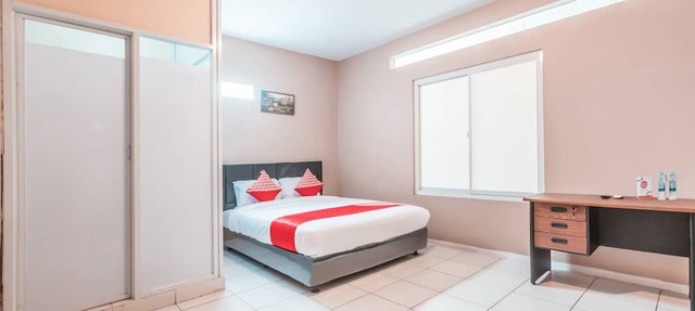 Hotel O J&b Room Pramuka in Jakarta