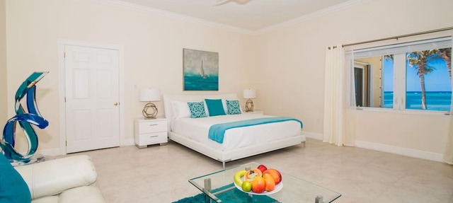 Sprat Bay Luxury Villa in George Town