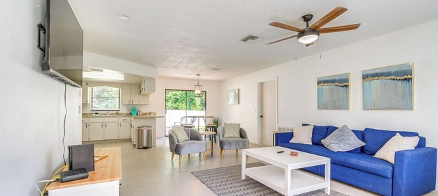 2 Mi to State Parks! Crystal River Home w/Yard in Crystal River