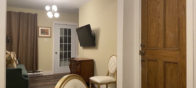 cozy one bedroom apartment located in heart of dorval in Dorval