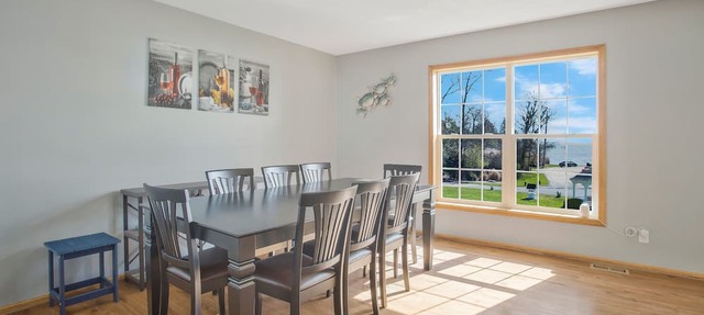 Baltimore Waterfront Home, fire-pit, picnicshed,14 mi to Inner Harbor, sleeps 18 in Essex