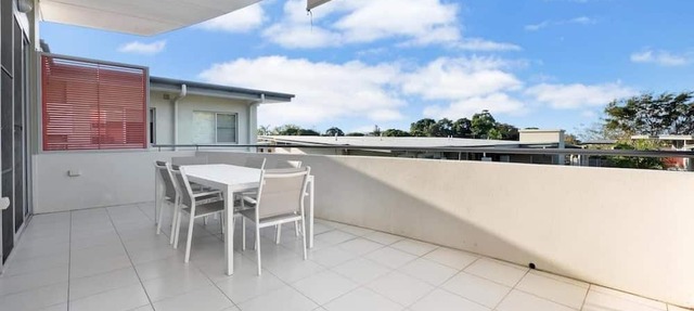 Walk to Strand and Ocean - Luxury Gregory Street Apartment in Queensland