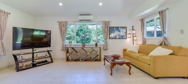 Bright Haiku Studio: Patio + Rainforest View in Haiku