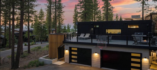 Tahoe Slopes/Ski-In/Out, Hot Tub, BBQ & Fire Pit in Truckee
