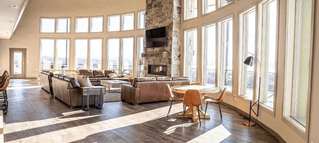 2 Dome Cabins-1 hr to Yellowstone-Hot tub+Theater+Gaming Room+Pool Table+Air Hockey+Shuffle Board+Secret Kids Playroom in Ashton