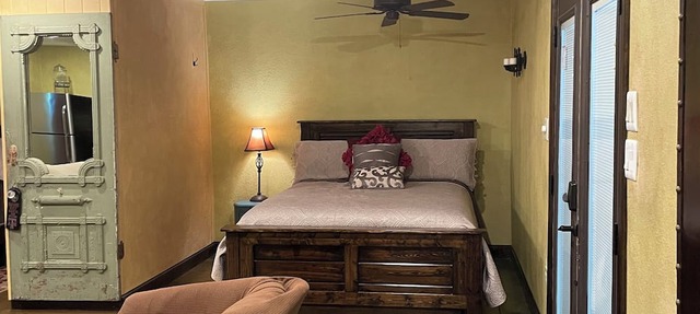 Perfect for work or fun! 1 NIGHT RENTAL AVAILABLE! in College Station