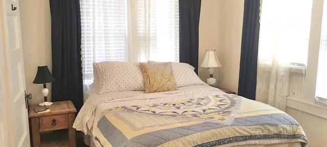 SweetChick Farmhouse, slight country feel with close city convenience. in Bryan